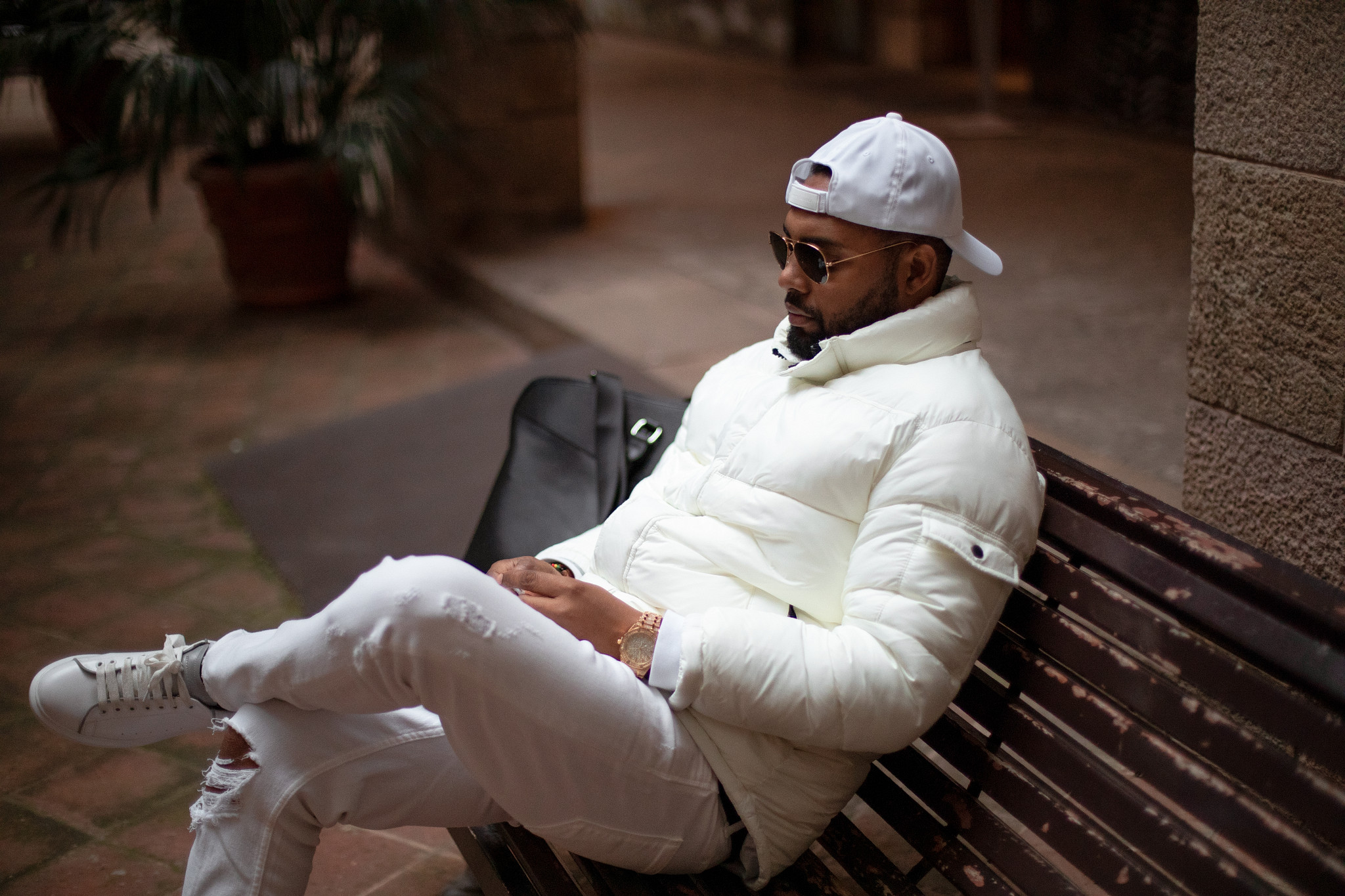 Portrait Officiel Debsito — Clair-obscur